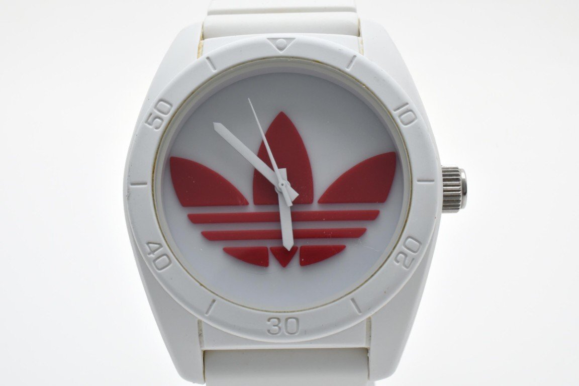 adidas アディダス 腕時計 メンズ クォーツ式 ホワイト レッド アディダス絵柄文字盤 3針 電池式拍卖