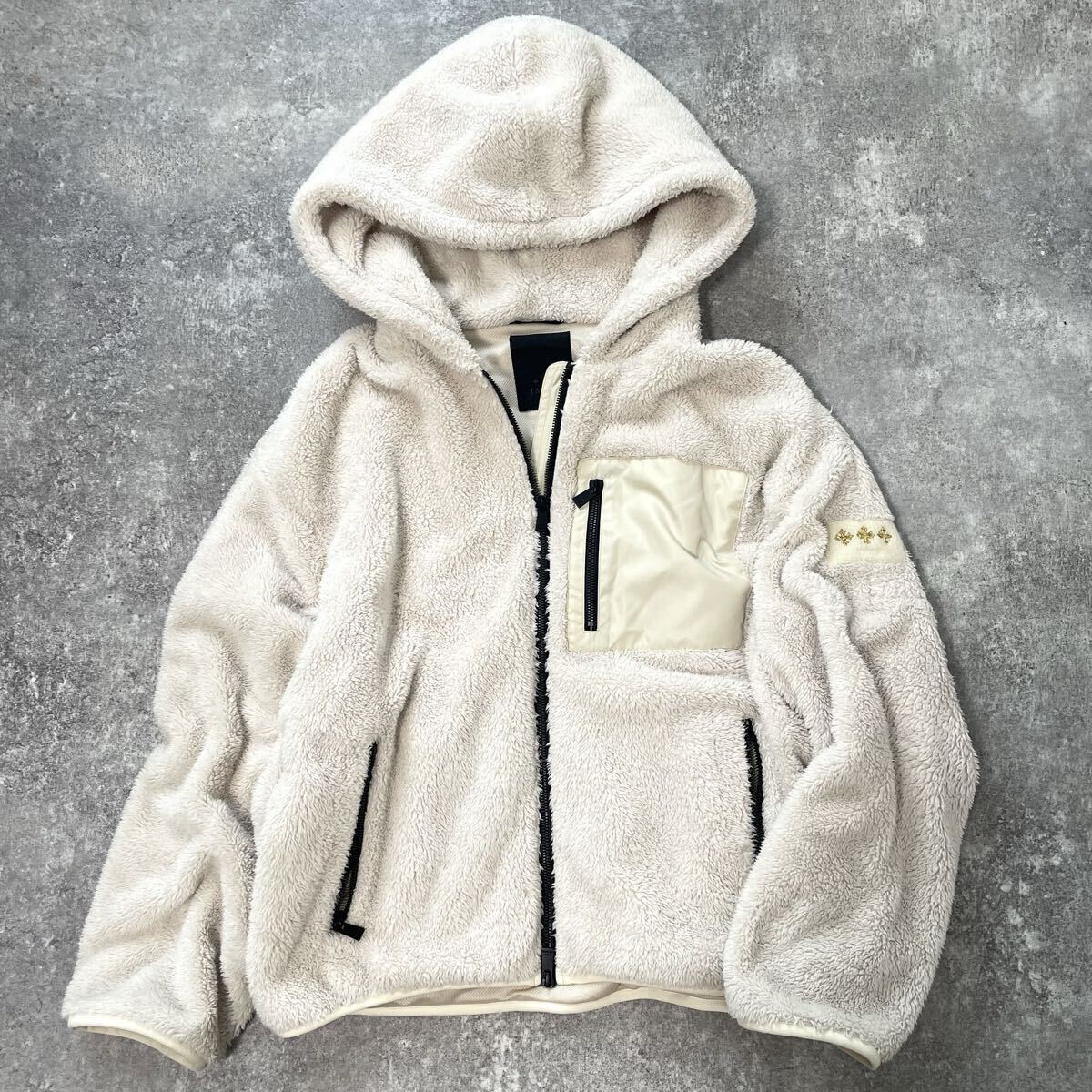 極美品 TATRAS タトラス フードボアジャケット フルジップ オーバーサイズ バックロゴ 裏地メッシュ 軽量 ホワイト 白 4 XL相当拍卖