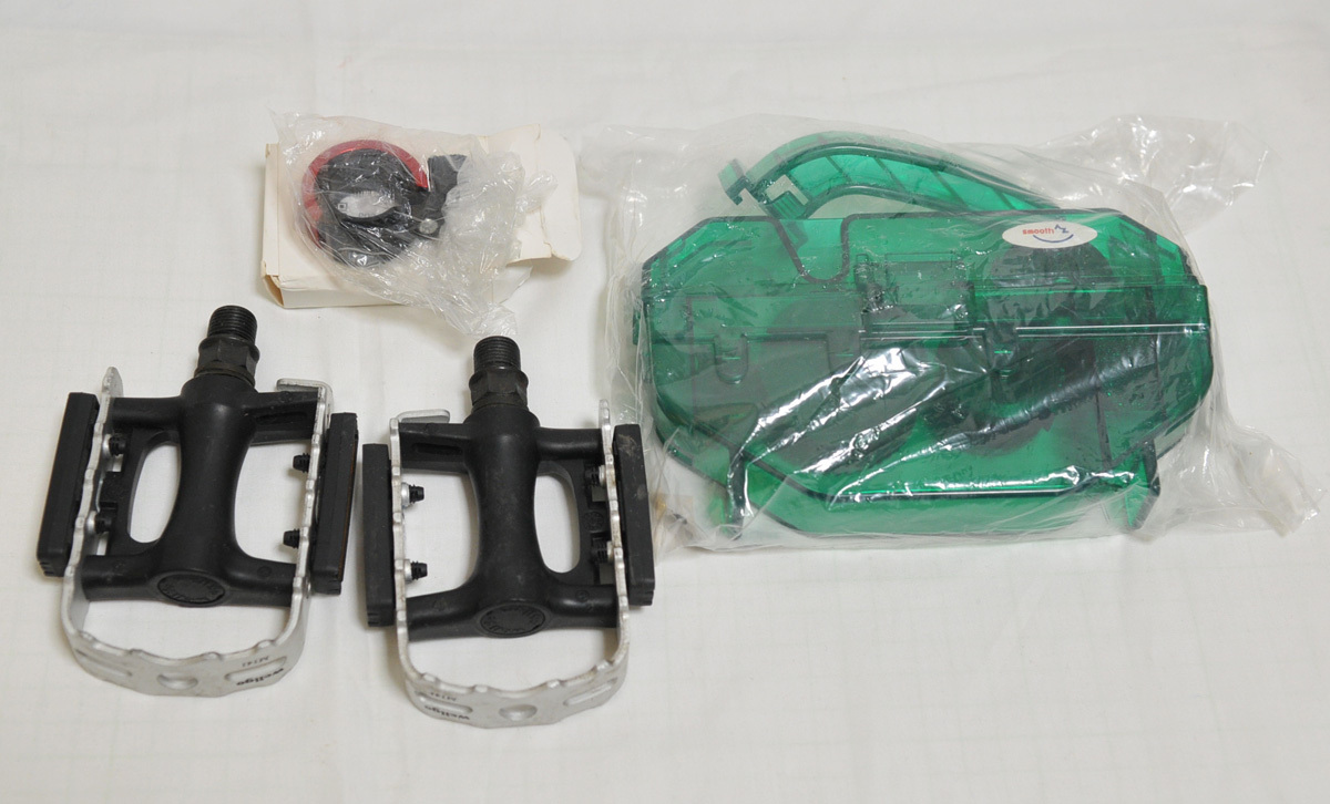 中古●ウェルゴ フラットペダル K79 ●未使用●AZ自転車チェーン洗浄機 ベル 3点セット拍卖