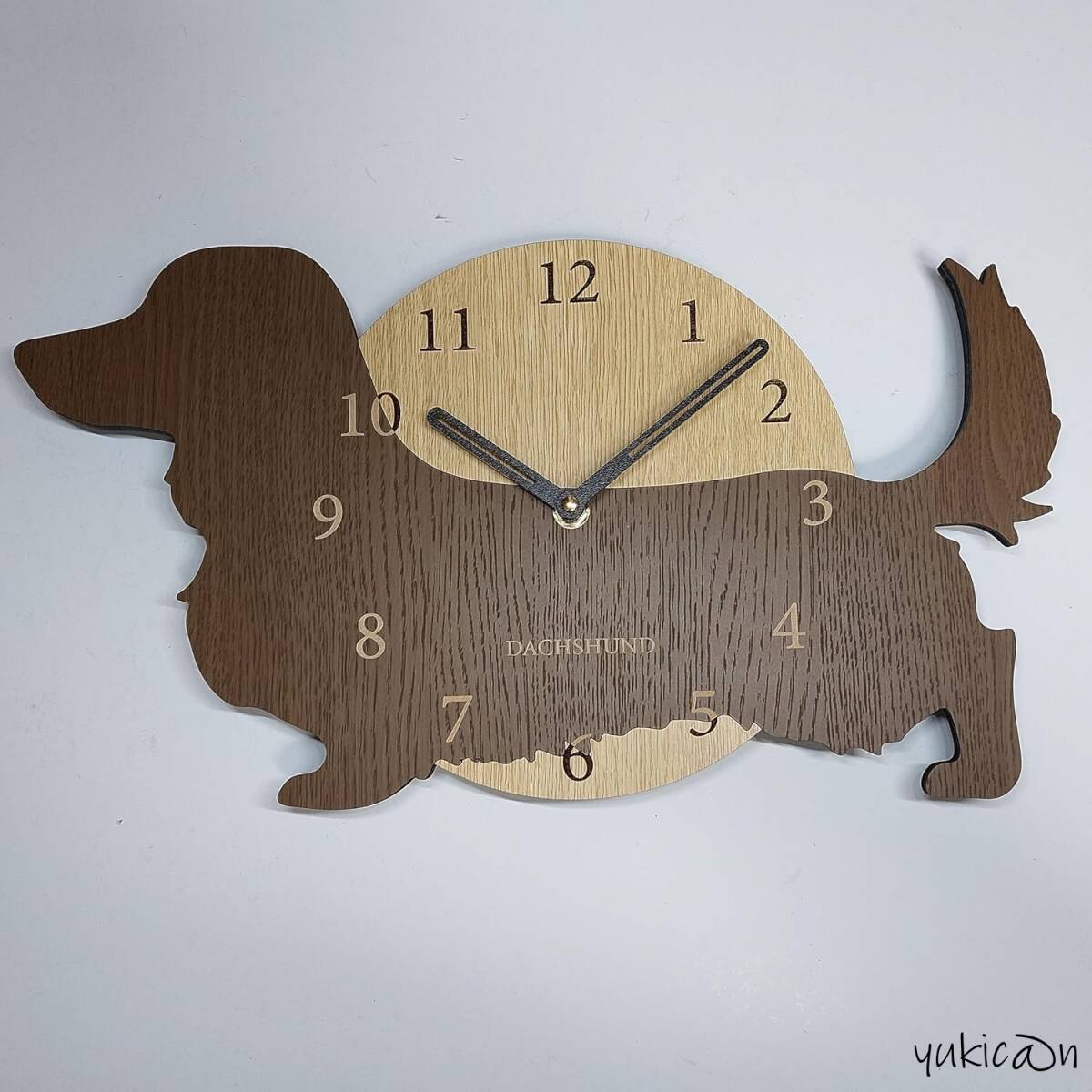 壁掛け時計 ダックスフンド茶色 はみだしワンちゃん 犬 おしゃれ 木製 アナログ 掛け時計 静音 時計 壁掛け インテリア かけ時計 寝室 自宅拍卖