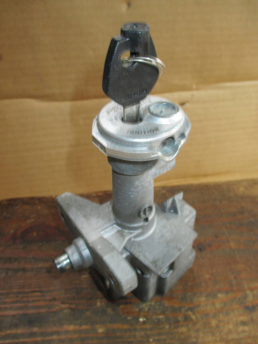 SUZUKI アドレスV50 G CA44A FI 純正 メインキーシリンダー キーセット 鍵1本 実動車外し 検) スズキ レッツ4 バスケット 50cc 原付き 拍卖