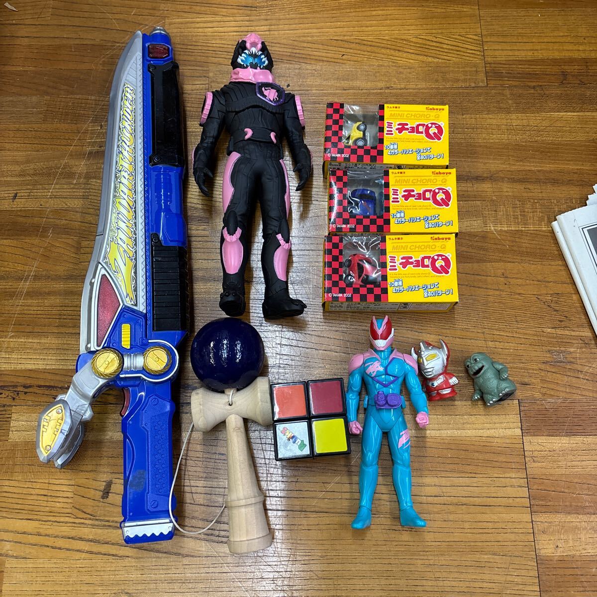 B10-119 仮面ライダー チョロQ 戦隊モノ けん玉 ルービックキューブ ウルトラマン まとめ売り いろいろ おもちゃ拍卖