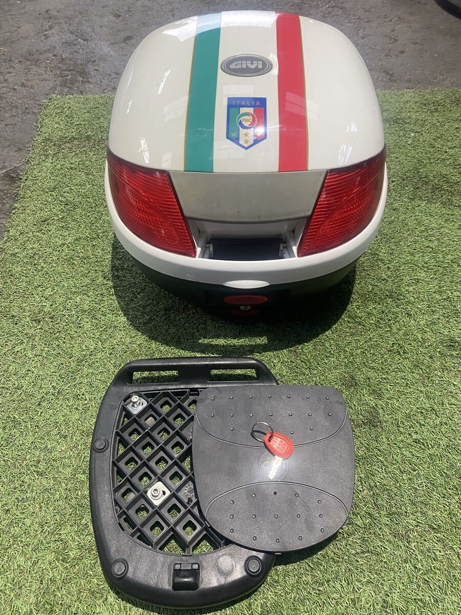 メ①/レアカラー◆GIVI イタリアントリコロール柄◆ トップケース リアボックス◆ モノロック◆鍵1本ベース付き◆ベスパ Vespa.DUCATIなど拍卖
