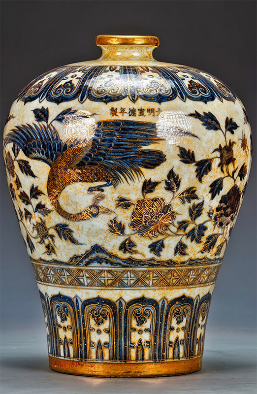 yfa|0329 中国磁器 陶芸 磁器『大明宣徳年制青花蒔金通景満絵「孔雀牡丹」紋梅瓶です』施釉陶 古代工芸品 陶芸 精美彫 置物 收藏品拍卖