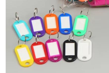 キーホルダー タグ 色 名前 2色で4個づつの合計8個セット拍卖