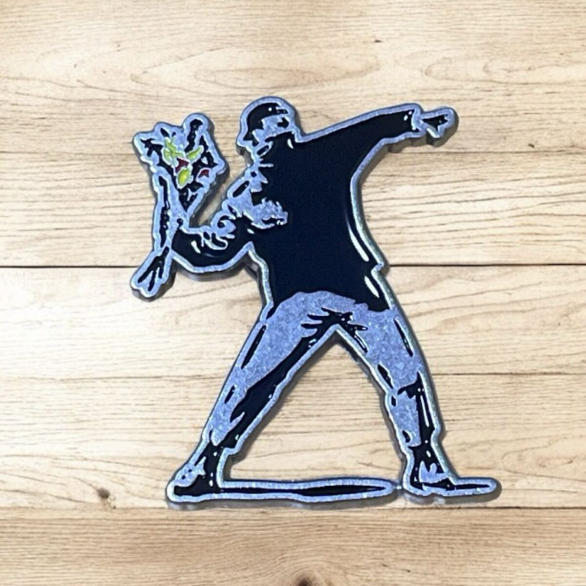 176 ピンバッジ ピンズ ブローチ バンクシー 野球 アート 花を投げる拍卖