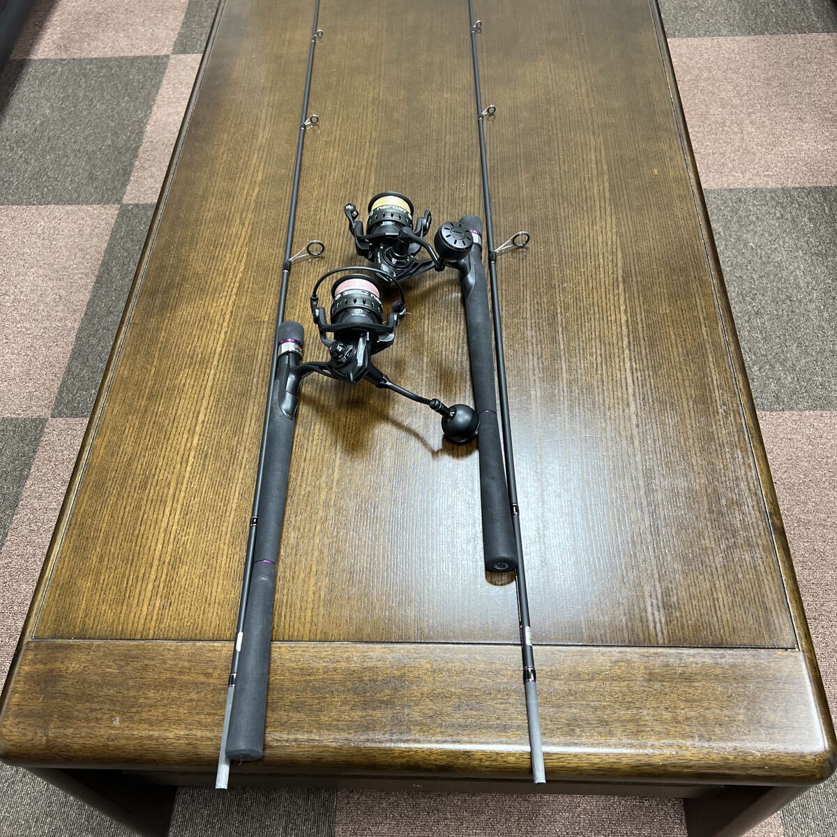 中古 ネロスト3000SLJ×2つ+フルグラスソリッドFRIDAY TheSolid HARD×2本セット ジギング SLJ 初心者 拍卖