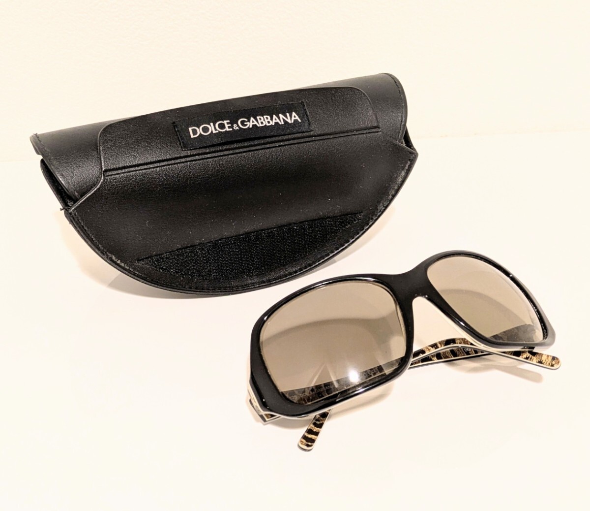 【DOLCE&GABBANA】ドルチェアンドガッバーナ レディース サングラス 美品 パイソン ヘビ柄 ブラック ケース付き イタリア製拍卖