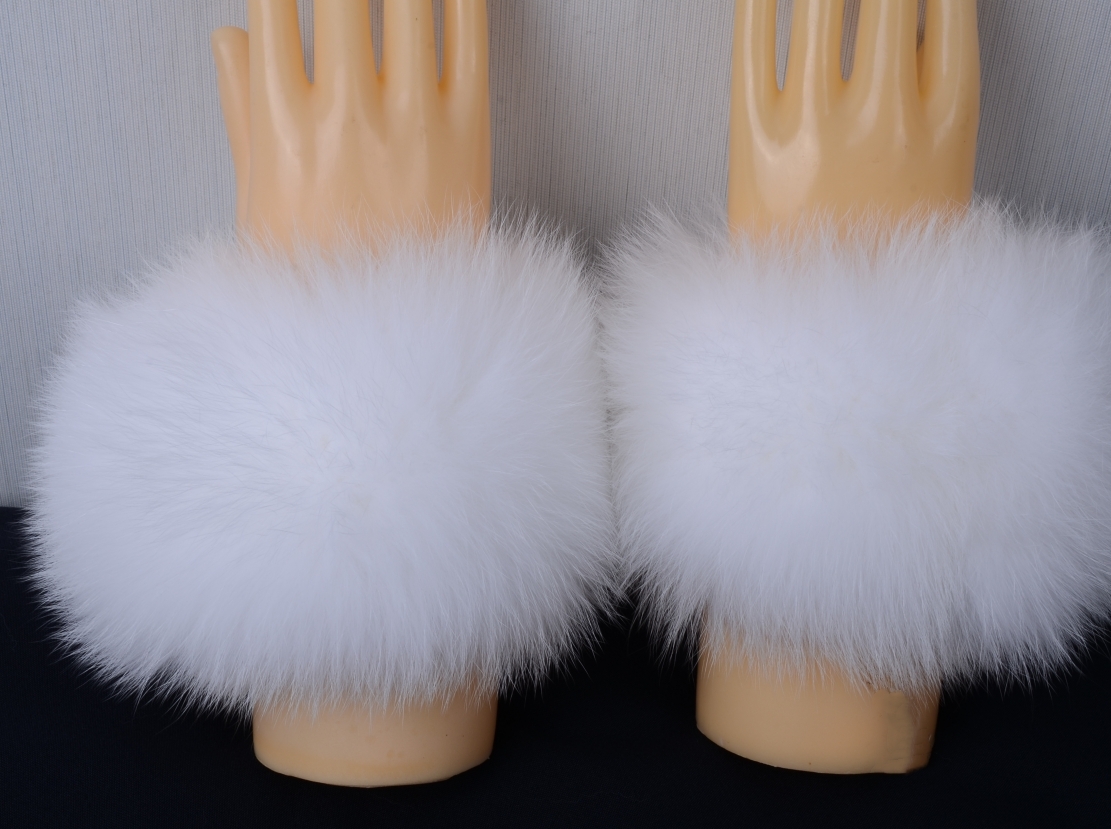 【2個組】新品限定フォックス ファー カフス アームウォーマー白防寒 毛皮ファー拍卖