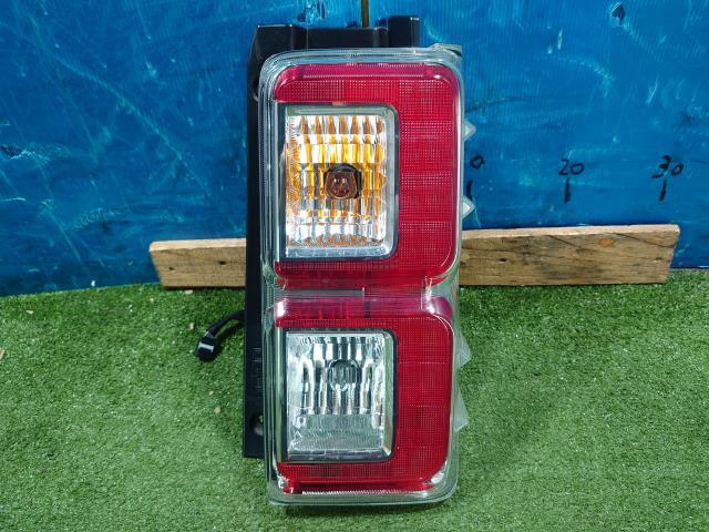 ピクシスメガ DBA-LA700A 右テールランプ X07 81550-B2720拍卖