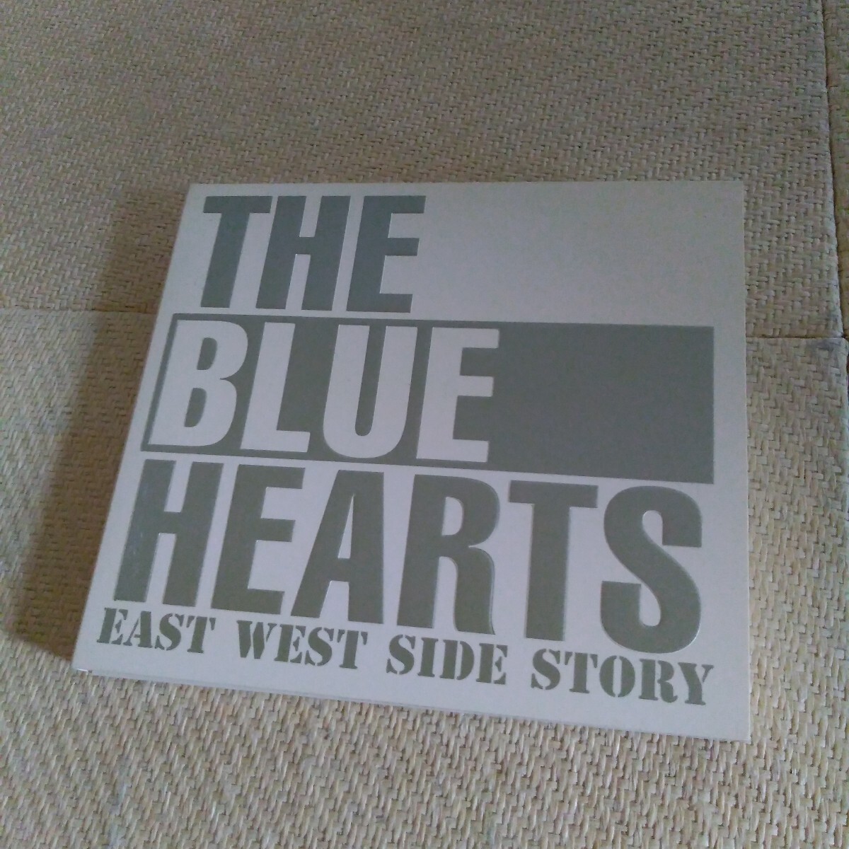 ザ・ブルーハーツ THE BLUE HEARTS / EAST WEST SIDE STORY / 1995.09.25 / ベスト盤 / 2CD / AMCW-4230-1 ハイロウズ クロマニヨンズ拍卖