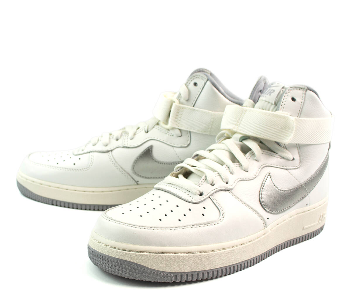 国内正規 新品未使用 NIKE AIR FORCE 1 HI RETRO QS 【1982年 オリジナルカラー 復刻】 ナイキ エア フォース 1 レトロ QS 白銀 シルバー拍卖