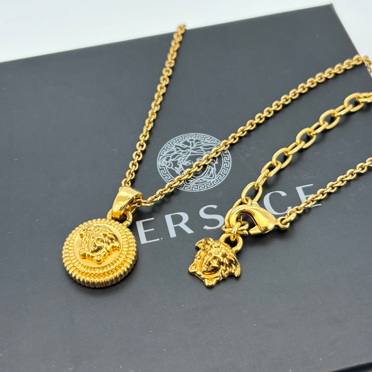 VERSACE メデューサ ゴールド メダル ネックレス拍卖