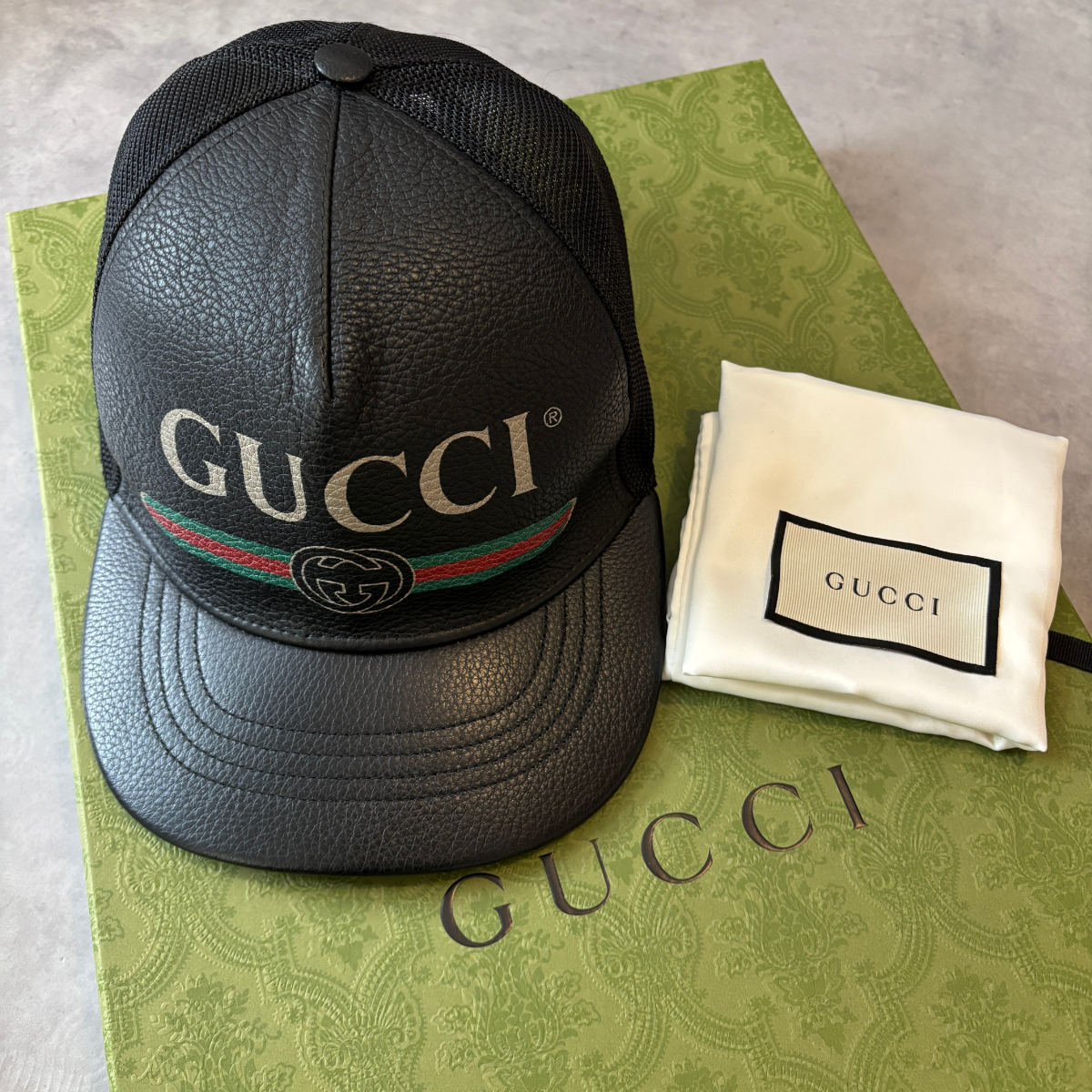 未使用 GUCCI レザー ロゴ キャップ メッシュ シェリーライン拍卖