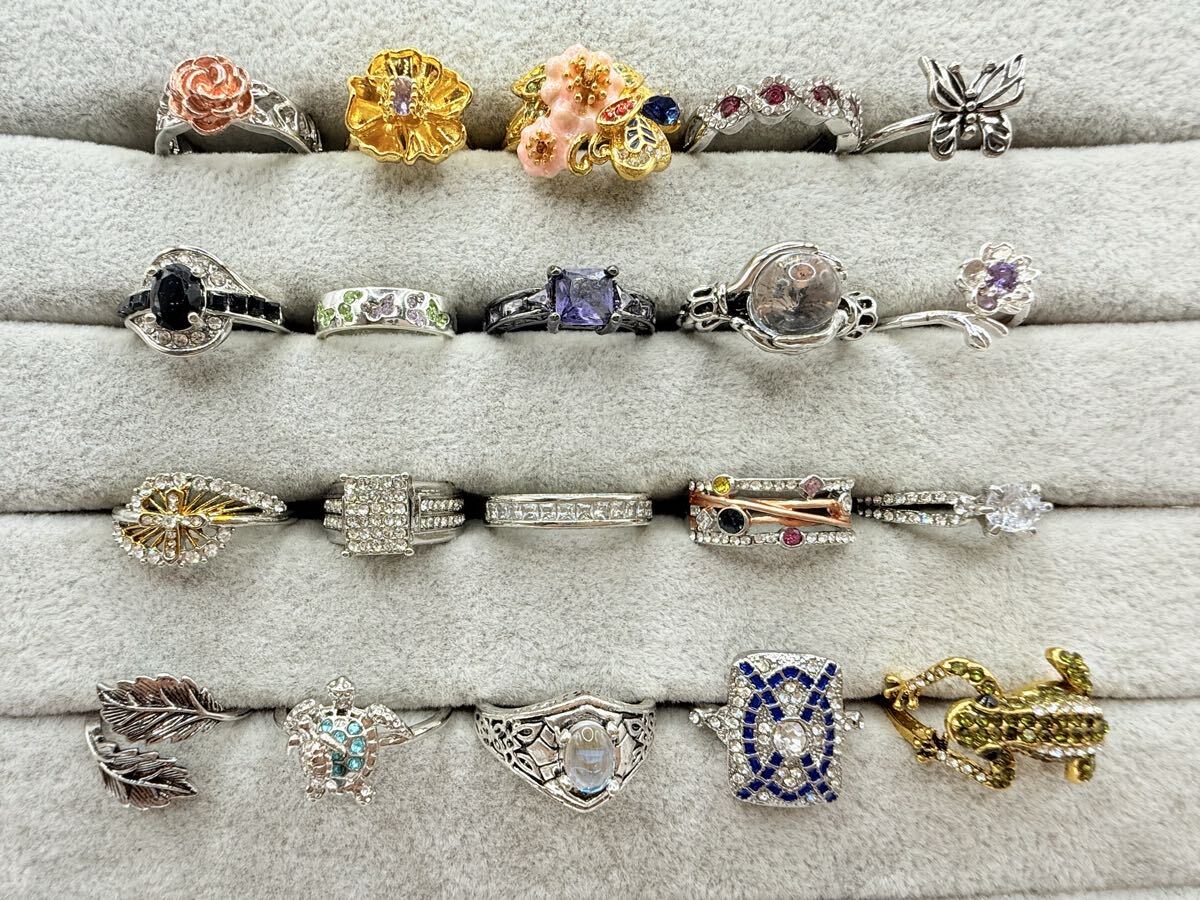 127 リング 指輪 アクセサリー シルバーカラー 素材不明 イミテーション品 色石 色ガラス等 昭和レトロ ジャンク品 まとめ売り 大量 装飾品拍卖