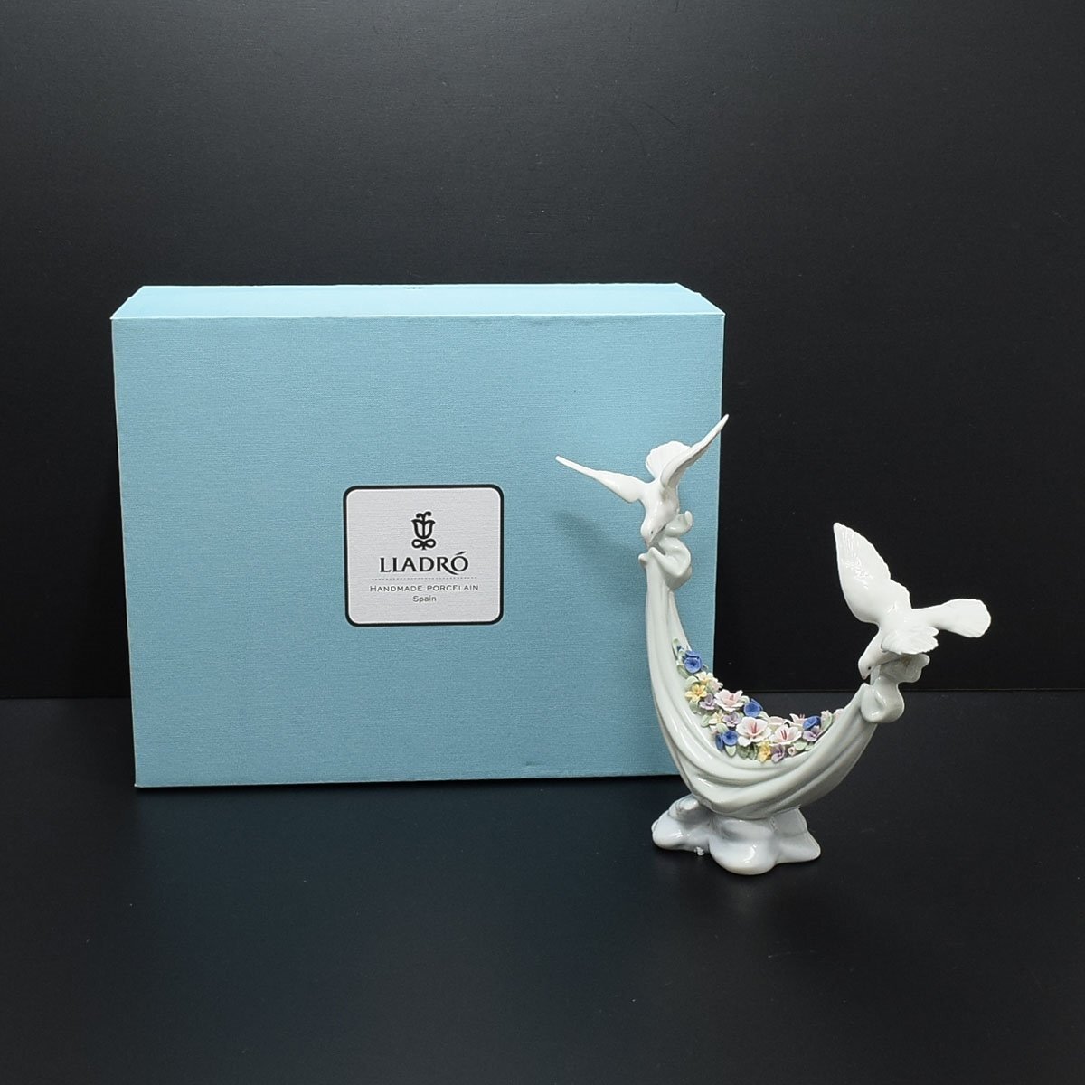 ◎560377 美品 LLADRO リヤドロ 平和の花かご フィギュリン ハト 花 陶花 インテリア 置物 陶器人形 箱入拍卖