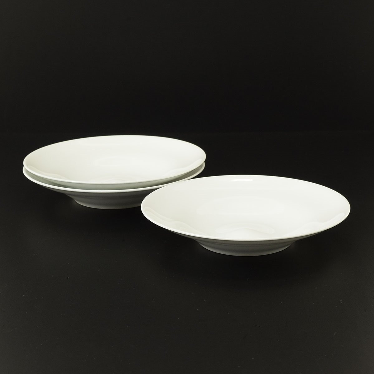 ◎530741 美品 白山陶器 HAKUSAN JAPAN 波佐見焼 ゆるり 皿(大) 白磁 3枚セット 2000年グッドデザイン賞受賞拍卖