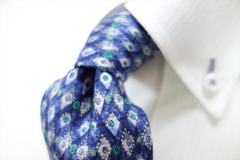 8736◆フランス製 エルメス HERMES 四角&渦巻き柄 シルクネクタイ拍卖