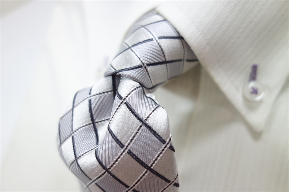 8758◆イン&ヤンYin&Yang 格子柄 シルクスリムネクタイ拍卖