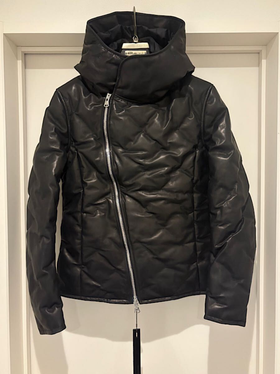 新品即決★バックラッシュ24AW定価28万円ファニチャーレザーステッチダウン黒M拍卖
