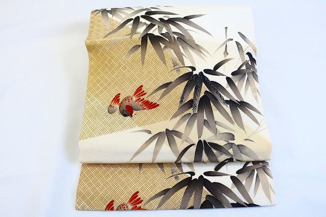 セミアンティーク 名古屋帯 長さ3m29㎝ オフホワイト色 スズメ 竹林 刺繍 銀駒刺繍 大正ロマン レトロ お洒落 仕立て上がり 着物フィ 20030拍卖