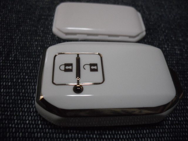 スズキ スイフトスポーツ ZC33S スマートキー キーレス カバー ケース ホワイト/ゴールド拍卖