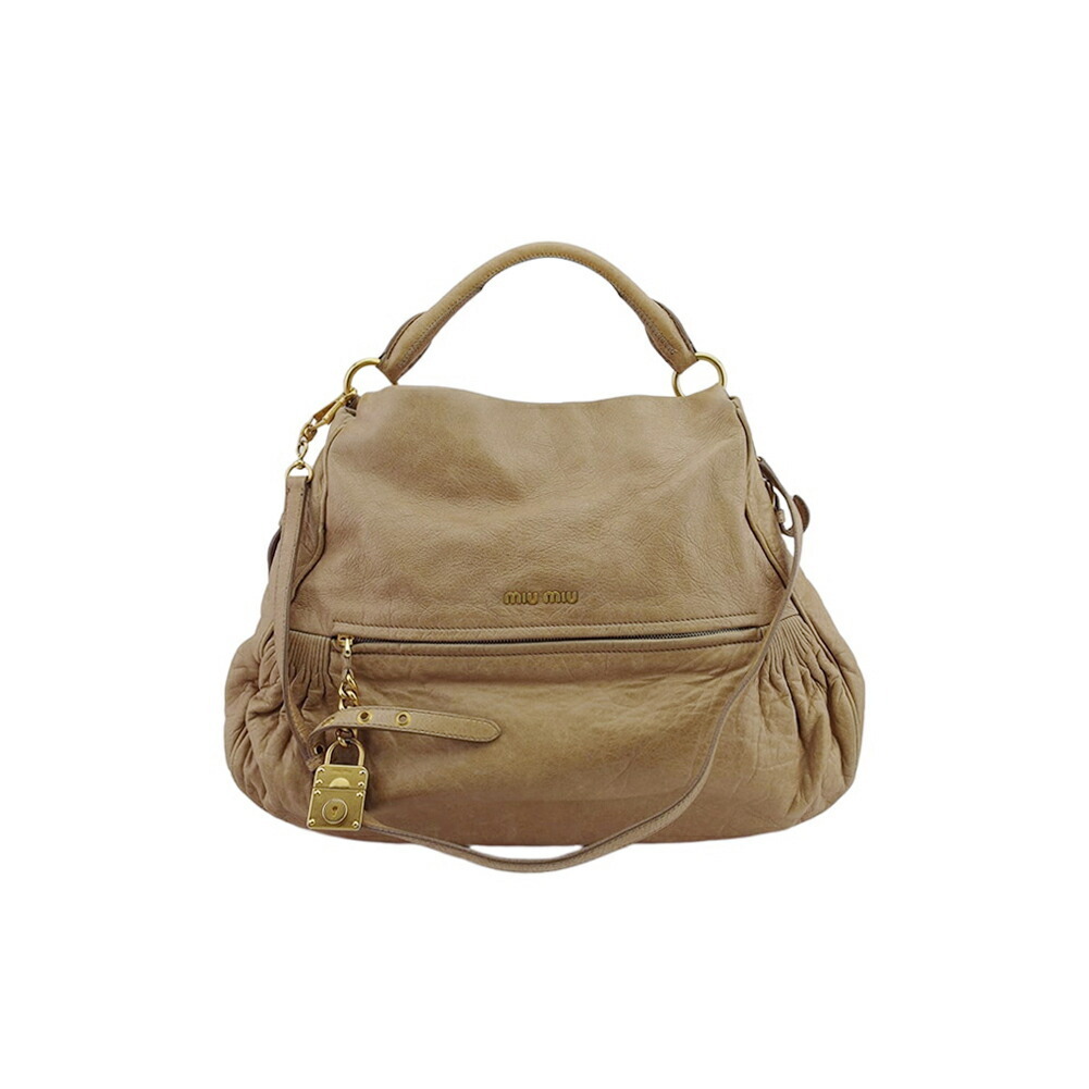 【30%OFFクーポン】ミュウミュウ MIUMIU ショルダーバッグ ギャザー カデナチャーム付き ベージュ ゴールド レディース 中古拍卖