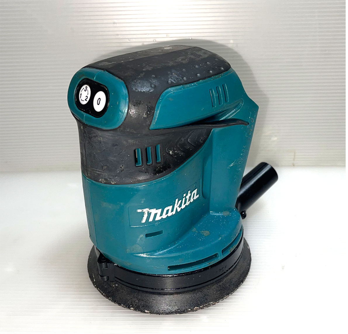 Makitaマキタ充電式ランダムオービットサンダ BO140D (本体のみ)ジャンク品拍卖