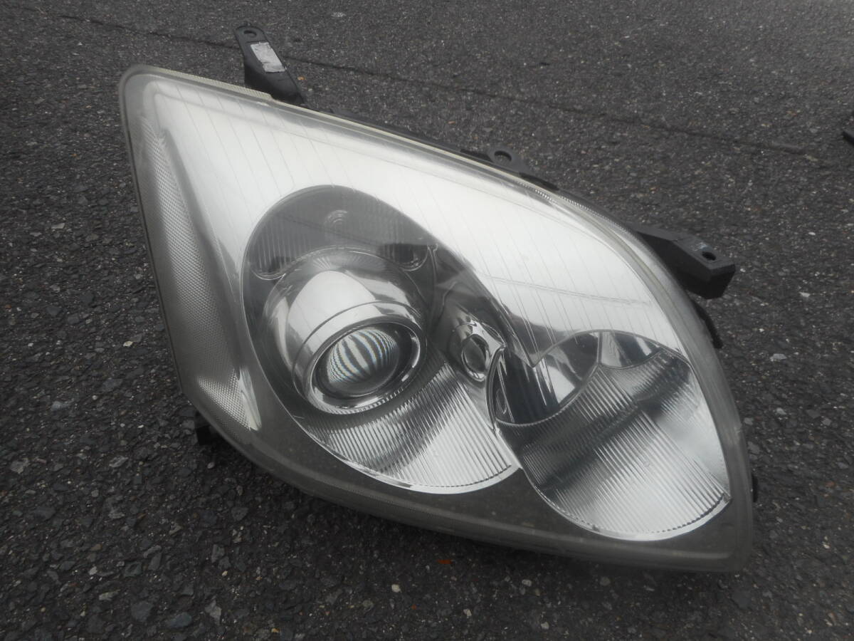 トヨタ アベンシス セダン ワゴン AZT250 AZT255 AZT251 前期 純正 右ヘッドライト 右ヘッドランプ ハロゲン KOITO 05-41拍卖