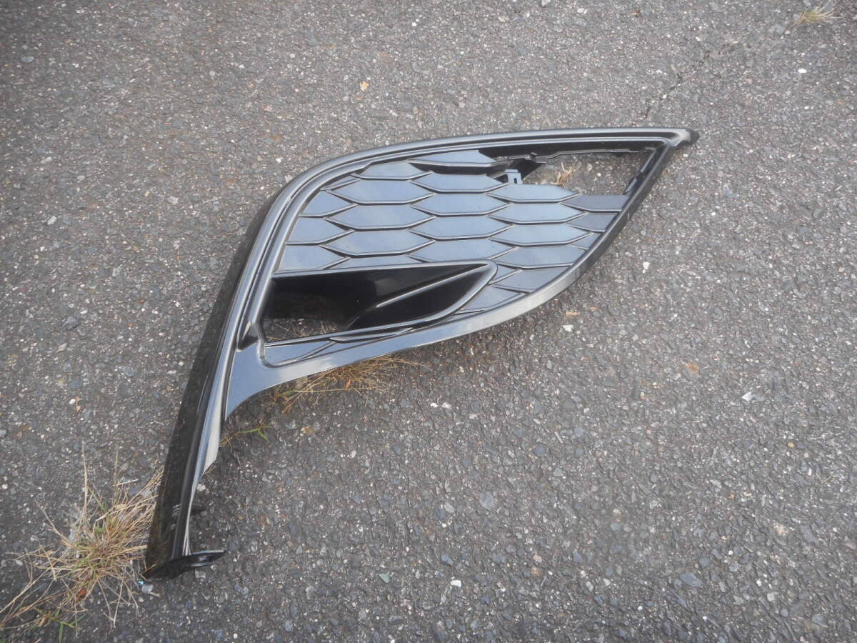 トヨタ カムリ AXVH70 AXVH75 後期 純正 右フォグランプカバー 右フォグベゼル 81481-33150拍卖