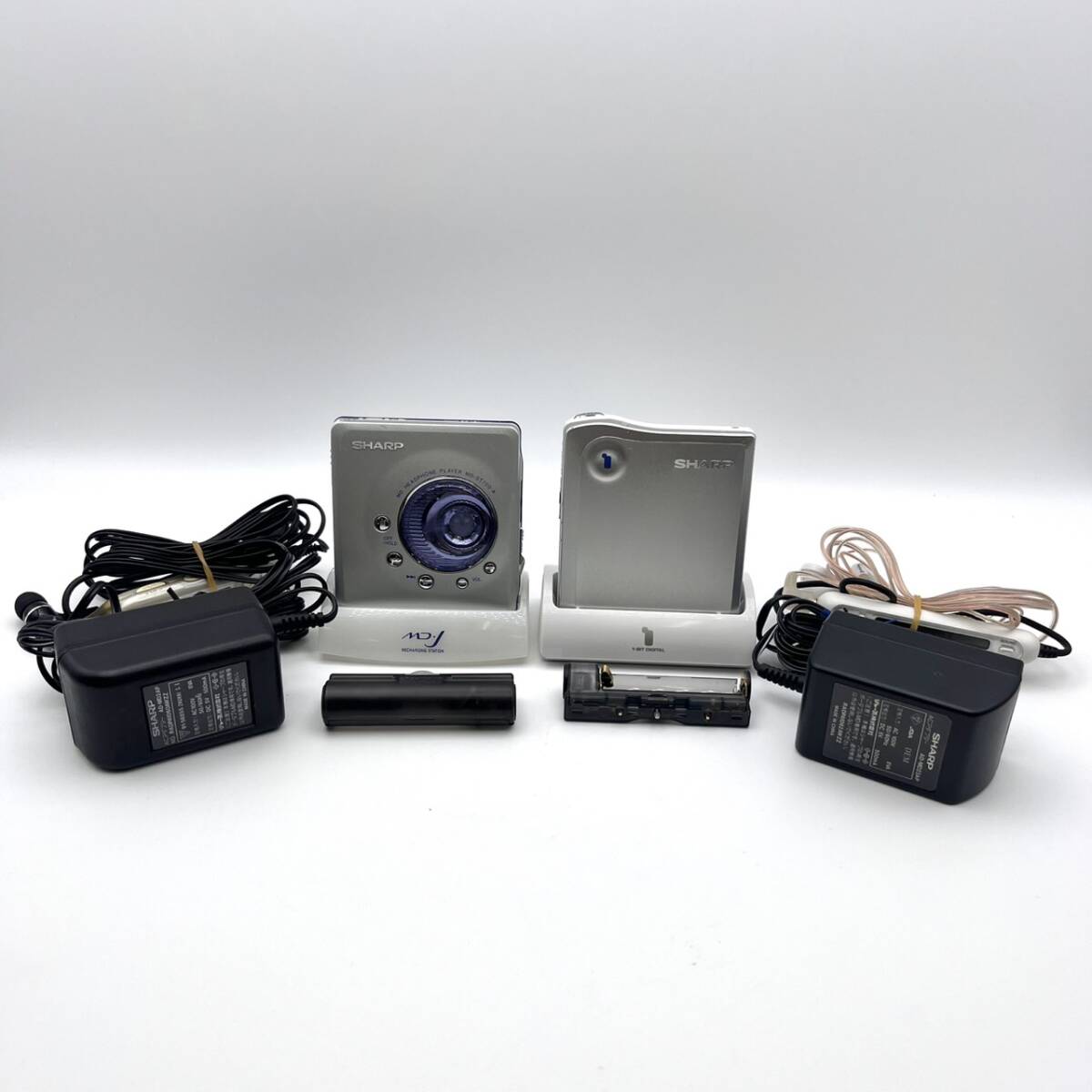 KIS/044999-1/3000/S104-11/【幕張】MDプレイヤー 2点まとめ SHARP MD-ST700 MD-DS33-S 充電器 イヤホン MDLP付き拍卖