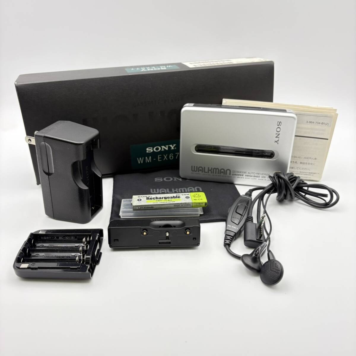 KIS/313621-2/8000/S104-12/【幕張】SONY WALKMAN WM-EX677 CASSETTE PLAYER 箱 充電器 充電池ケース 他拍卖