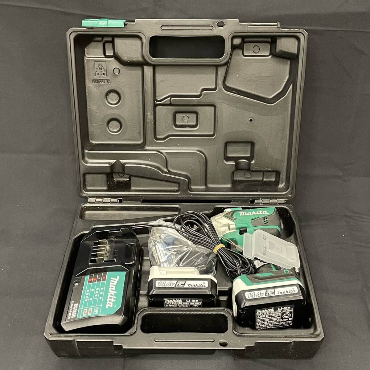 25静/A047620-4/HK3000/K104-414/【幕張】Makita マキタ 充電式インパクトドライバ M697D ケース付き拍卖