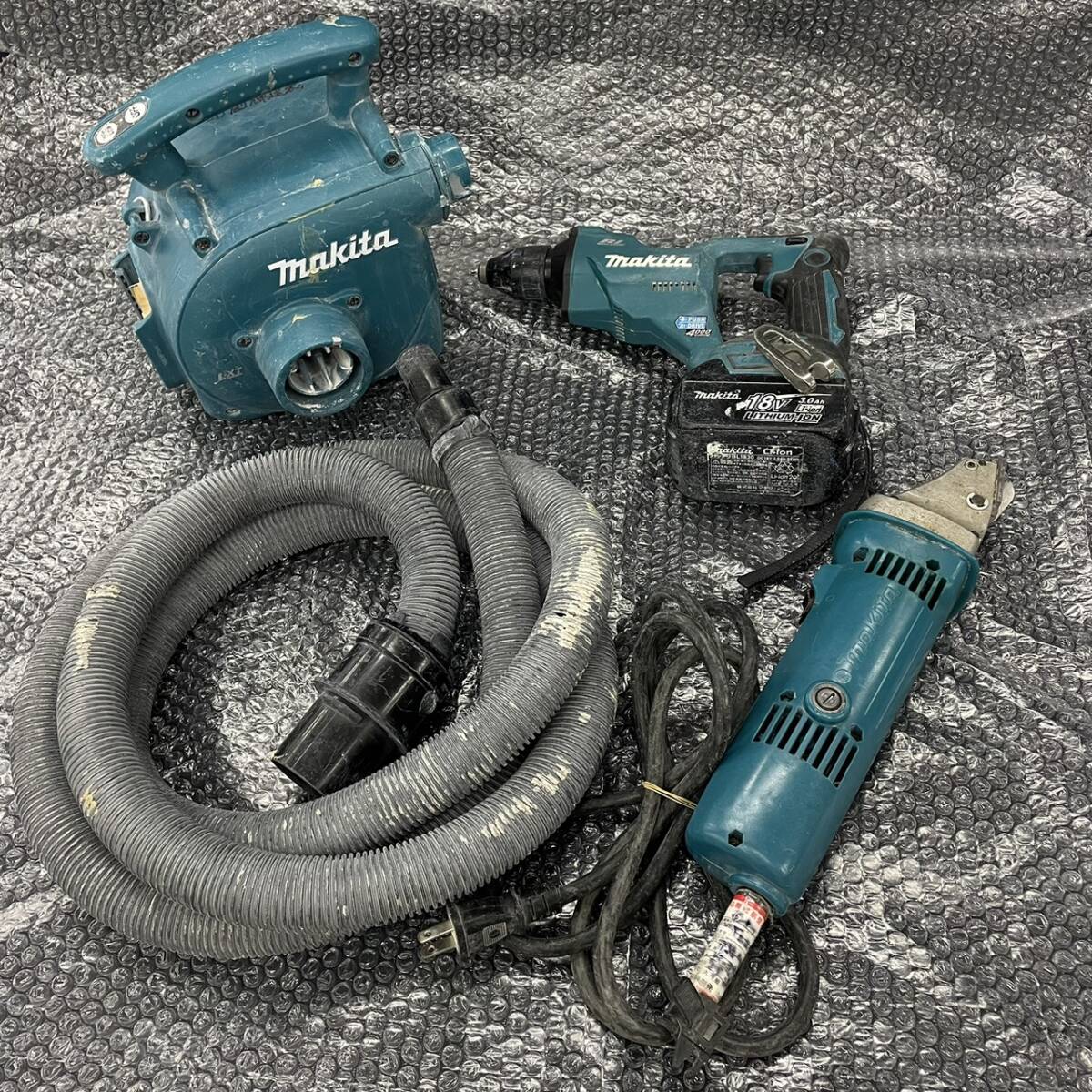 25横/A010567-4/HK3000/K104-416/【幕張】Makita マキタ 工具3点まとめ 充電式小型集じん機BC340D/スクリュードライバFS454D/他拍卖