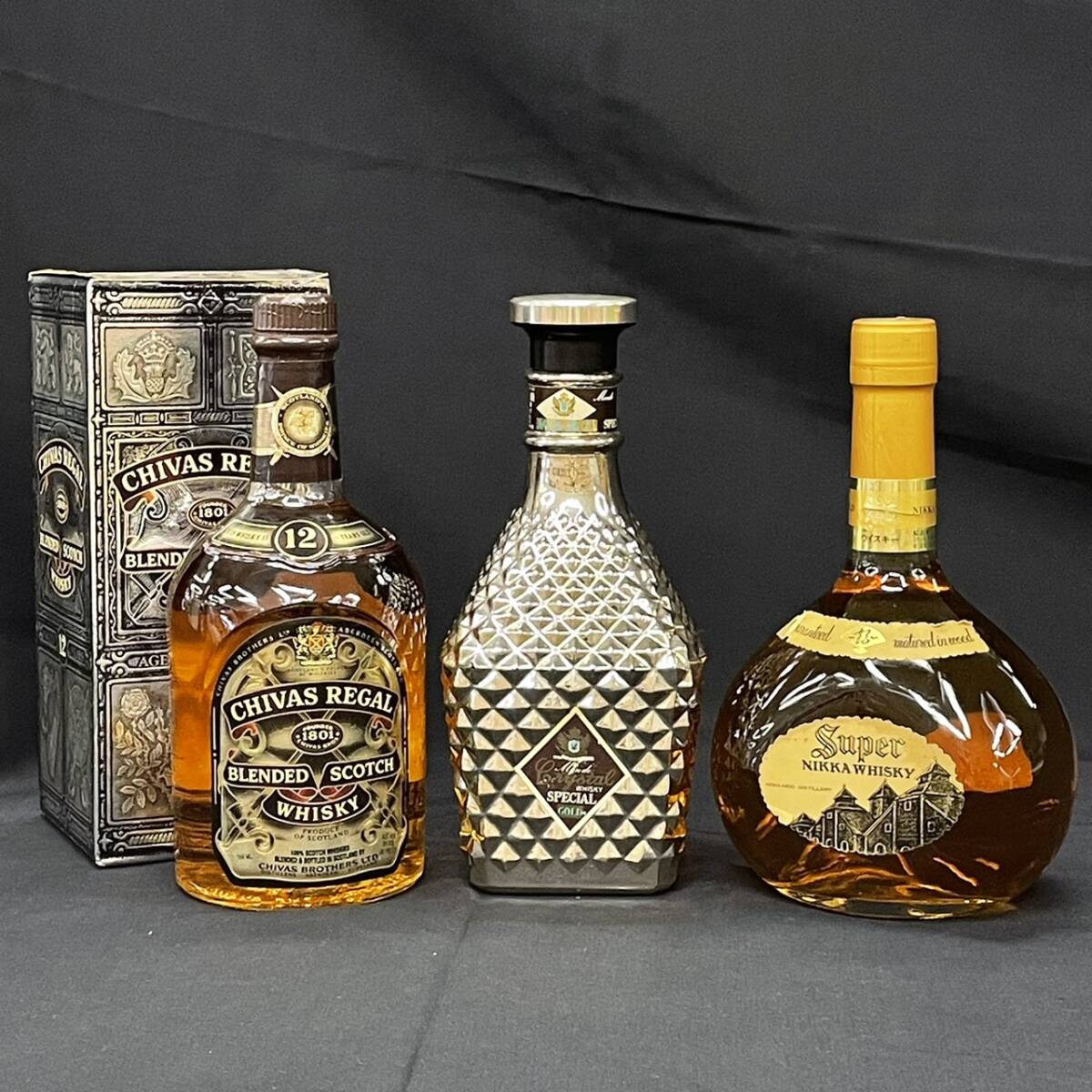 25仙/A011087-2/OM3000/K112-418/【千葉県内のみ発送】酒 3本まとめ【幕張】CHIVAS REGAL 12年 /Monde Crystal WHISKY SPECIAL GOLD/他拍卖