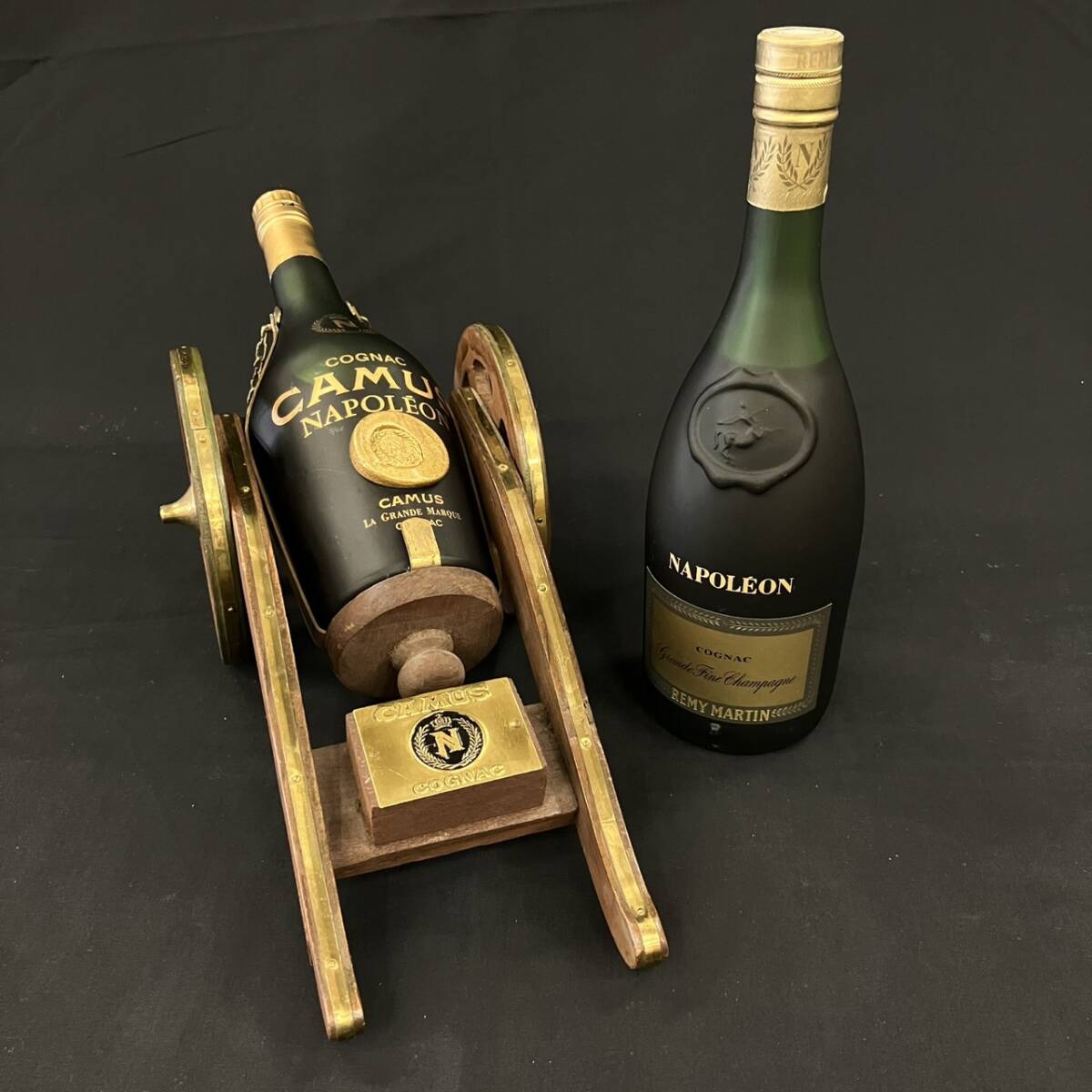 25柏/A030334-2/TY3000/G112-119/酒2本まとめ【幕張】REMY MARTIN NAPOLEON Grande. Fine Champagne /CAMUS LA GRANDE MARQUS COGNAC拍卖