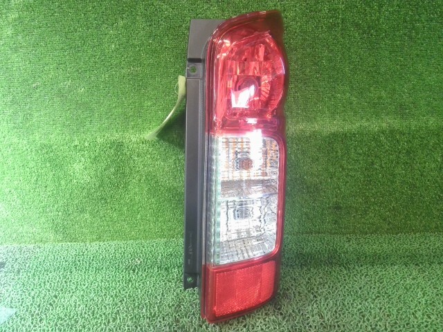 NV350キャラバン LDF-VW2E26 右テールランプ QM1 T008 26550-3XA0B拍卖
