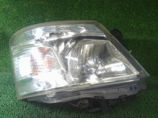 NV350キャラバン LDF-VW2E26 右ヘッドランプ KBE H023 26010-3XU1B 26010-3XU0A 純正HID拍卖