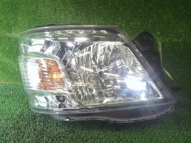 NV350キャラバン LDF-VW6E26 右ヘッドランプ QM1 H021 26010-3XA1C拍卖