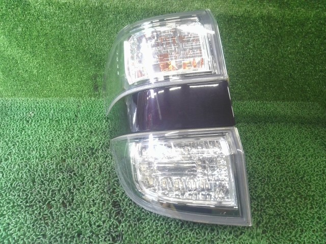 ヴェルファイア DBA-ANH20W 左テールランプ 3R9 58-29 81561-58090 81561-58091拍卖