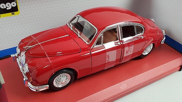Bburago ブラーゴ 1/18 Jaguar ジャガー Mark マークII 1959 レッド Gold Collection 18-12009拍卖