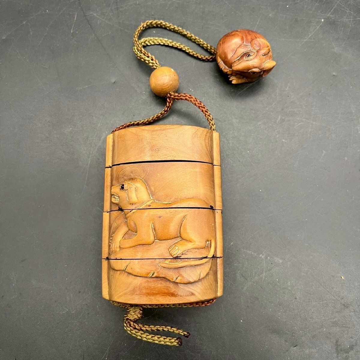 OM0916-18‐3 印籠 木製 木彫り 犬 動物 小物入れ 小箱 東洋 古玩 彫刻 美術 伝統 工芸品 置物 インテリア 全長8㎝ 60サイズ拍卖