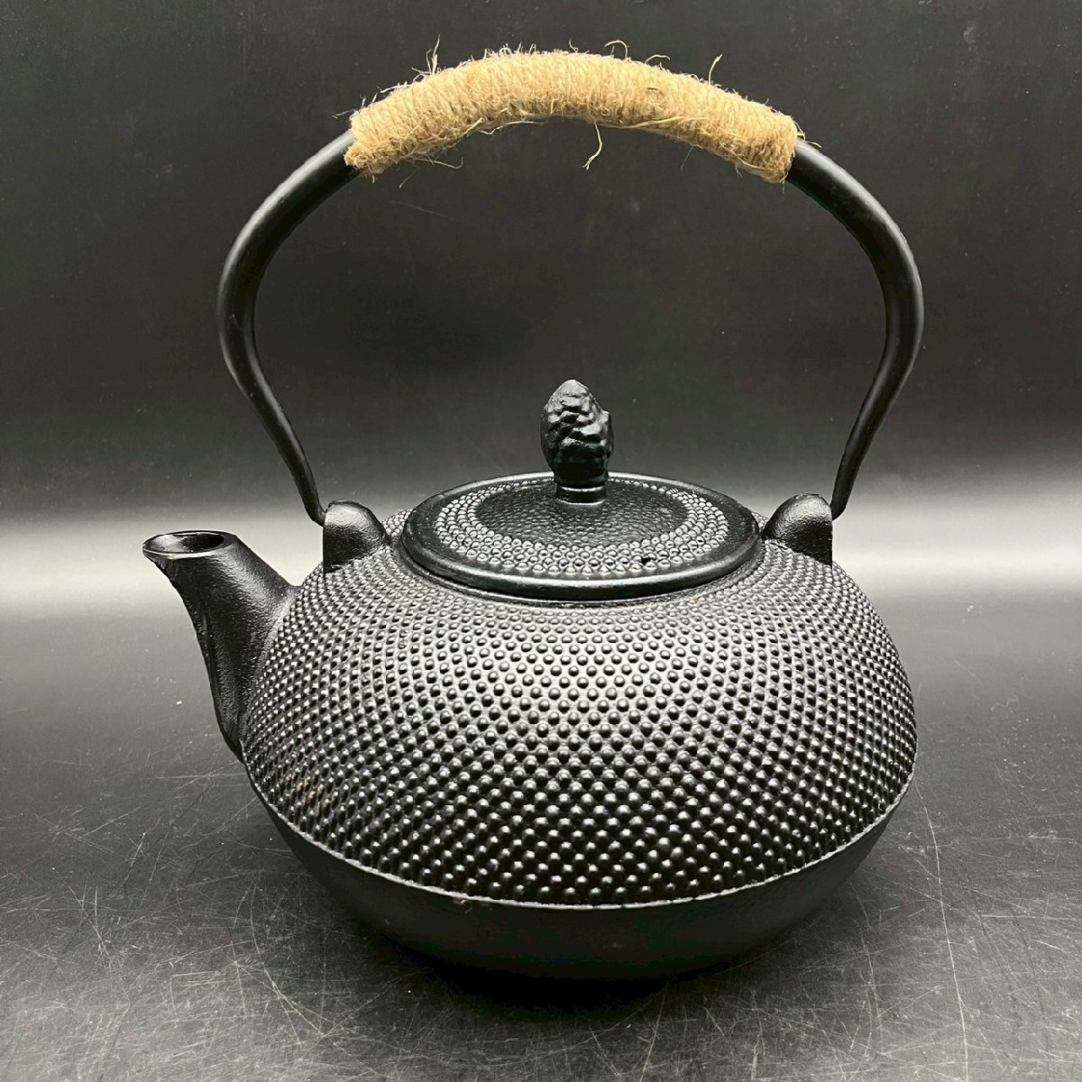 OM0916-9‐3 南部鉄器 鉄器 鉄瓶 湯沸し 茶器 茶道 急須 やかん 鉄製 伝統 工芸品 置物 インテリア 高さ27㎝ 口径10.5㎝ 80サイズ拍卖