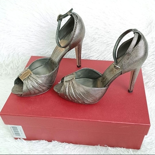 Ferragamo 保存箱付き シルバー ヒール 高さ10cm フェラガモ拍卖