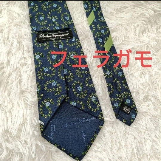 フェラガモ 花柄 ネクタイ 青 紺 ブルー ネイビー拍卖