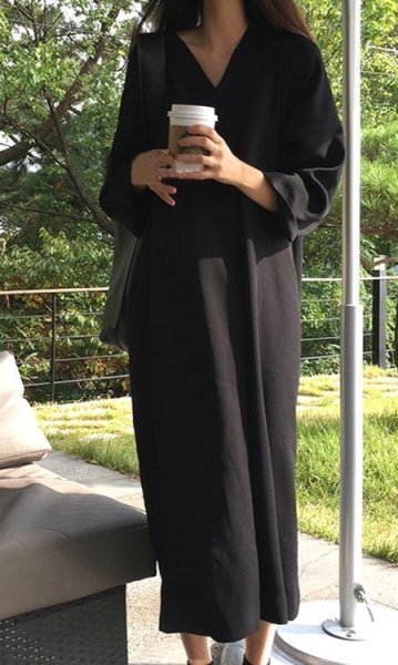 秋新品★ゆったりVネック着痩せロングワンピ とろみ素材♪黒フリー拍卖