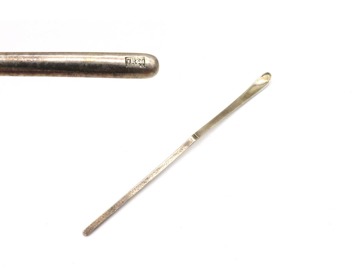 K8863 純銀製 茶杓 茶匙 銀器 重さ約24.6g 刻印 竹形 銀製 金属工芸 時代物 古美術 茶道具 煎茶道具 鉄瓶拍卖