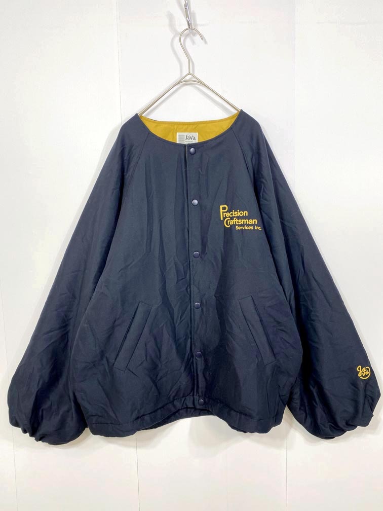 Java ジャバ jm1070056 ロゴ刺繍中綿ノーカラー ブルゾン ジャケット sizeM/紺 ◆■拍卖
