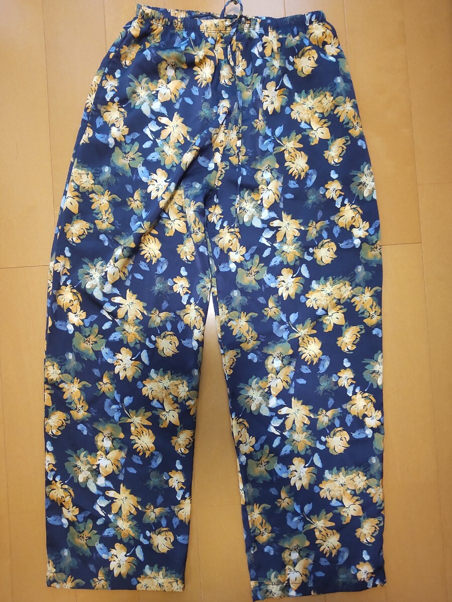 美品!M ユニクロ 花柄パンツ 拍卖