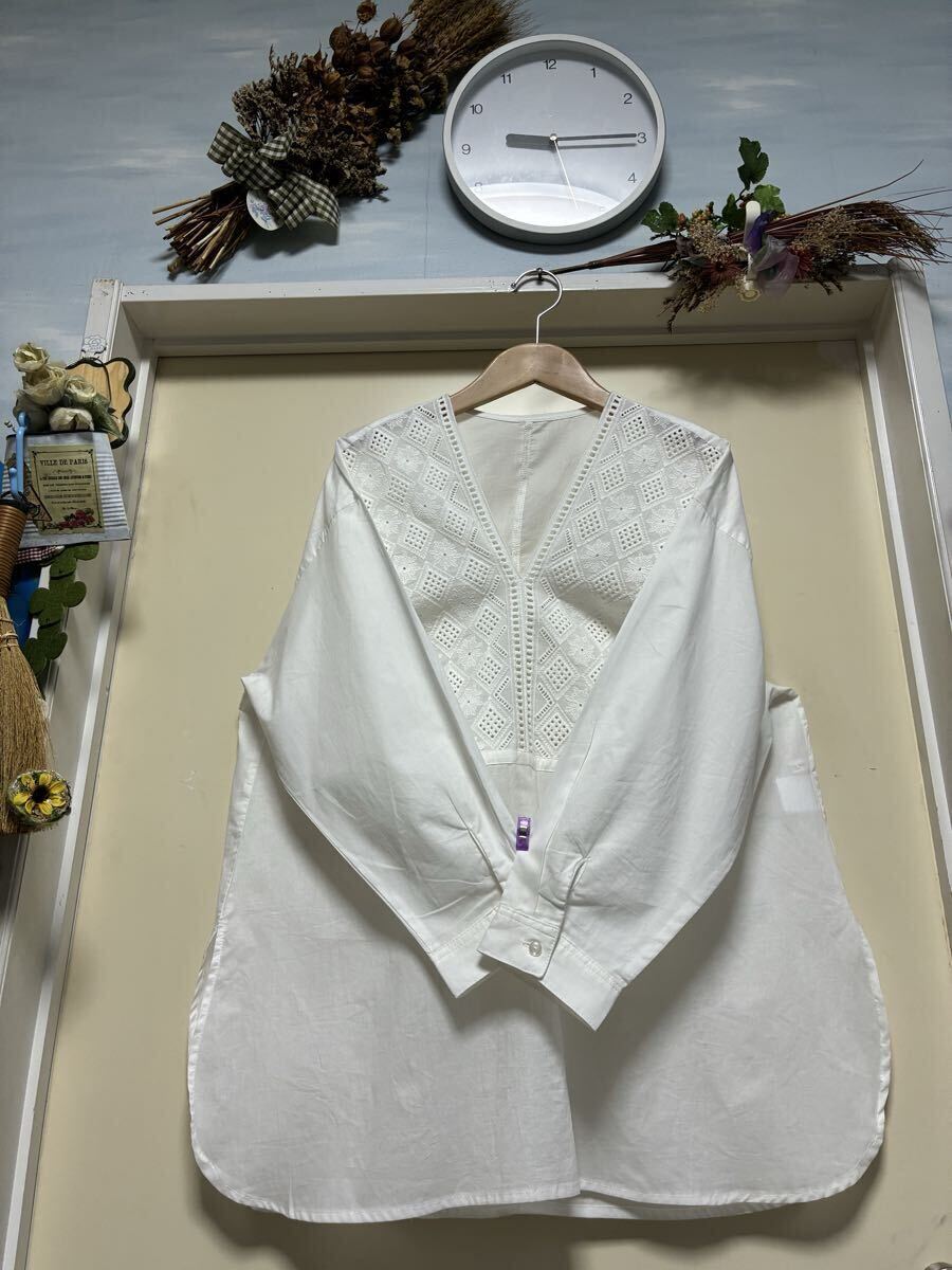 【新品】★CLASSICAL. ELF★ホワイトを基調とした色合いで刺繍デザインがお洒落な揺ったりチュニック丈ブラウス★サイズ/M拍卖